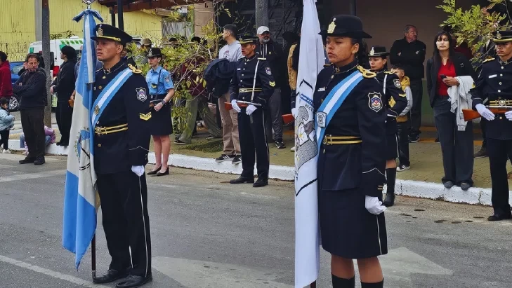 Desfile Cívico Militar por el 60° Aniversario de Plaza Huincul